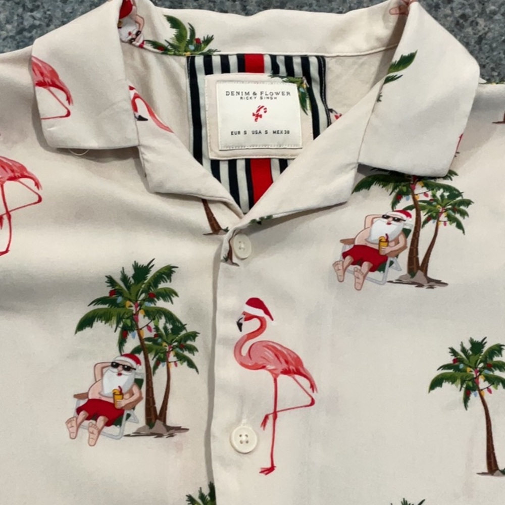 🎄 Ricky Singh holiday shirt size small. Denim and Flower.